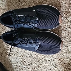 Kuru tennis shoes. Worn 1 time .